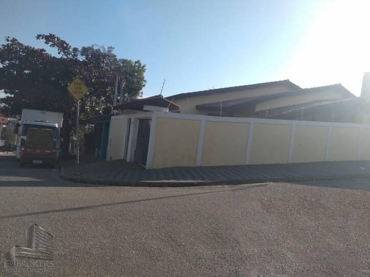 Casa, 4 quartos, 195 m² - Foto 1