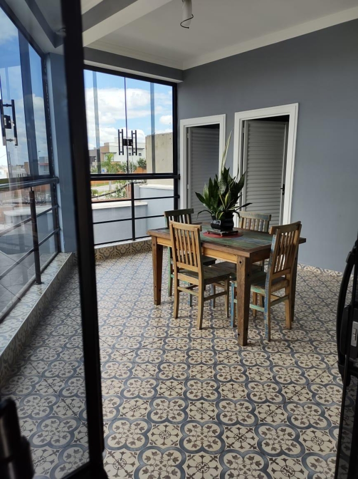 Sobrado, 3 quartos, 310 m² - Foto 1