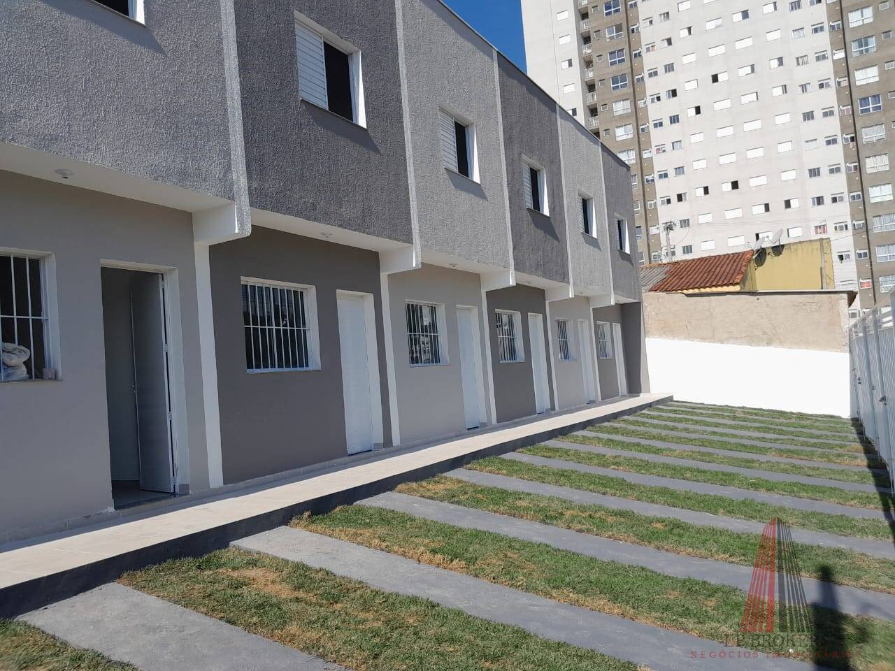 Casa à venda com 2 quartos, 54m² - Foto 1