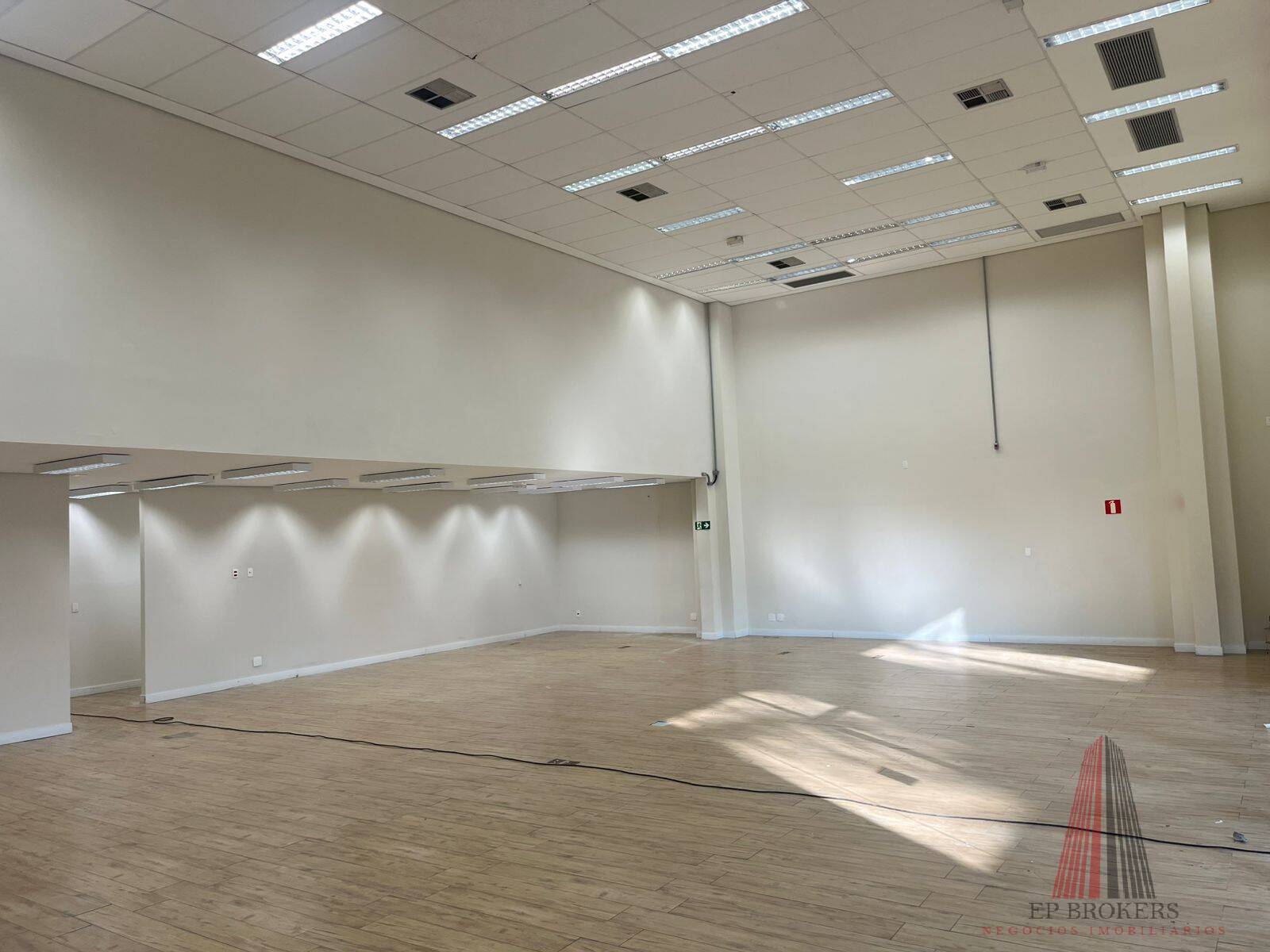 Sala-Conjunto, 900 m² - Foto 2